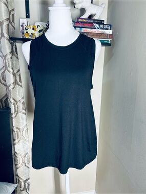 Women's Black Scoop Neck Tank Top - Casual Everyday Wear